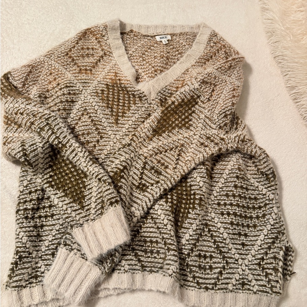 BKE Olive and Cream Patterned V-Neck Sweater